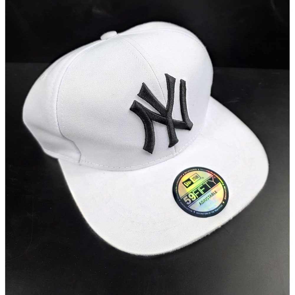 New Era New York Yankees MLB Basic 59Fifty Fitted Cap White w/Black Lettering